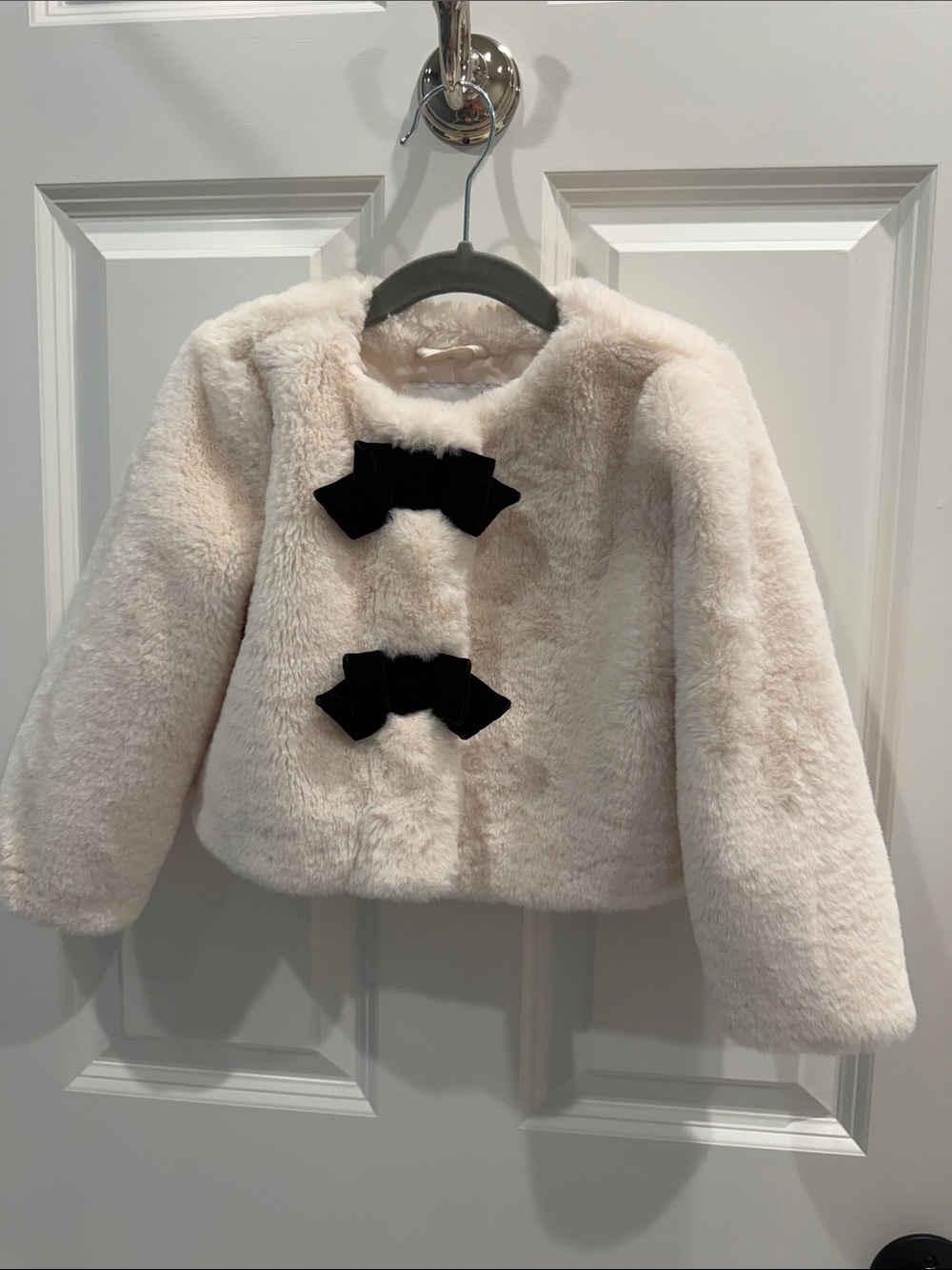 Janie and Jack Cream Faux-Fur Coat with Black Velvet Bows size 3-4
